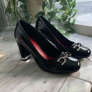 White house black market black pumps